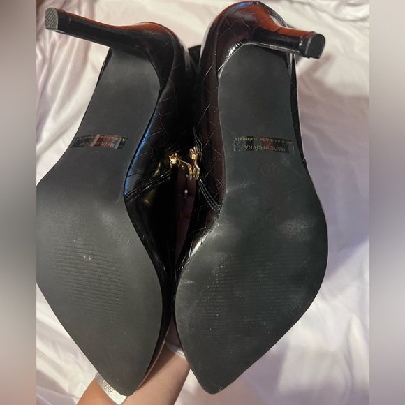 Womens faux snakeskin boots - Picture 2 of 2